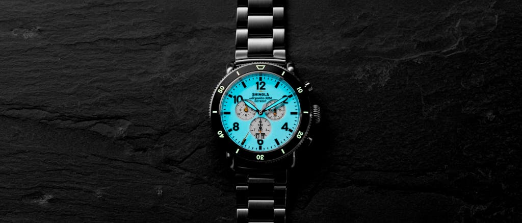 THE FULL LUME DIAL OF THE WHITE HURRICANE WATCH GLOWS BLUE IN THE DARK